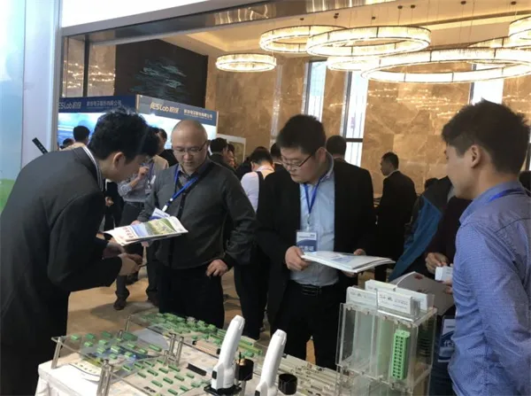 置恒电气携自主卓能电联接产品成功亮相中国智能电网学术研讨会(图3)